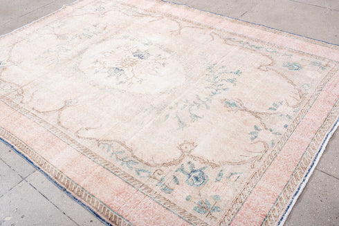Vintage Sparta Area Rug (7' x 9')
